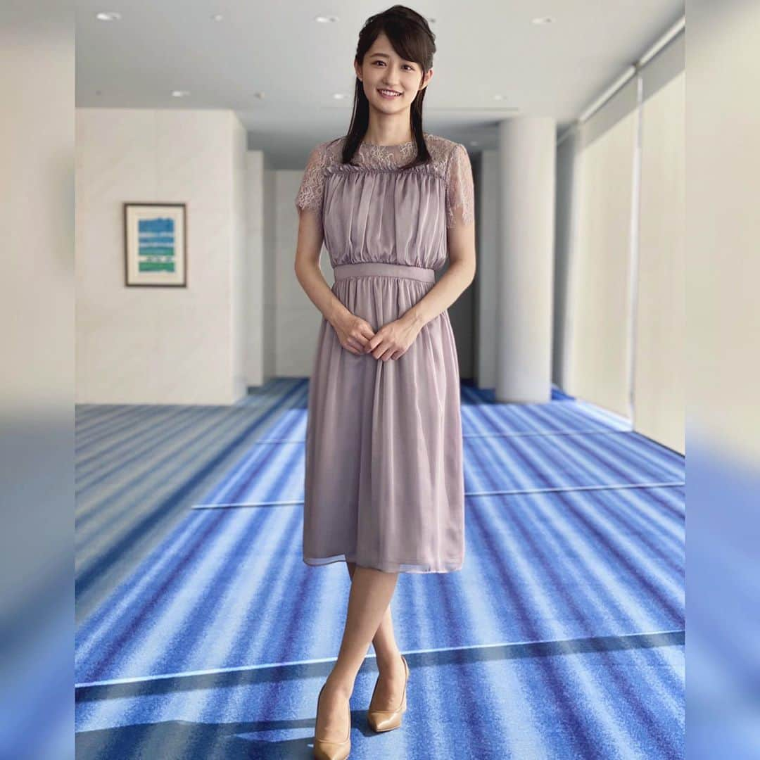 佐藤ちひろさんのインスタグラム写真 - (佐藤ちひろInstagram)「サンデーステーションの衣装ブランドは ワンピース: Debut de Fiore by LAISSE PASSEです！  今日も暑かったですね！ 外に出るときれいな青空で、つい上を向いてしまいます☀️  #サンデーステーション  #サンステ　#衣装　#ワンピース　#レース　#レースワンピース  #ハーフアップ　#ハーフアップアレンジ　#ヘアスタイル　#内巻き　#暑い　#残暑　 #８月　#最後 の #日曜日　#晴れ　#☀️  #明日 の #お天気 の #ポイント は　#暑さ と　#突然 の #雨　#☂️ #テレビ朝日　#テレ朝」8月31日 0時00分 - chihiro.sato_ex