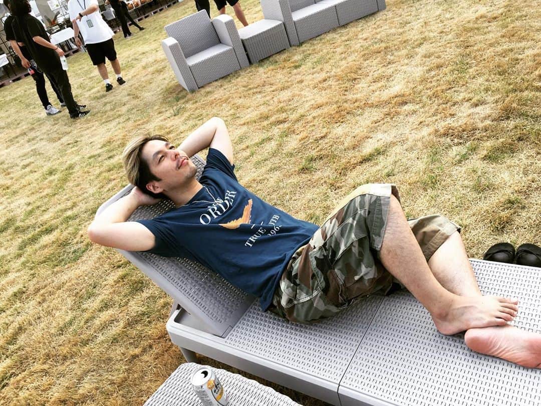 桜井誠のインスタグラム：「8月の終わりにようやく夏を体感する俺氏  #RUSHBALL2020 #色白」