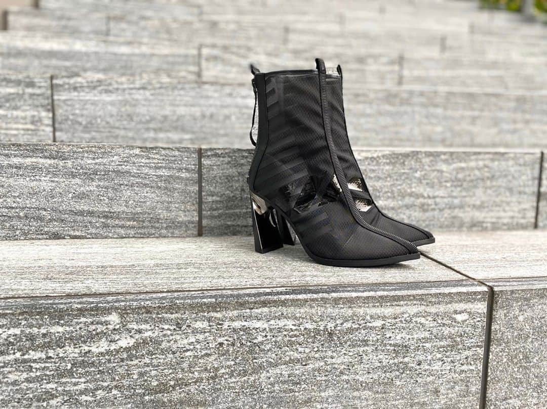 ユナイテッドヌードさんのインスタグラム写真 - (ユナイテッドヌードInstagram)「The MOLTEN CALLI //// Our signature technical bootie is an all-season streetwear essential. //// #UnitedNude⁠ .⁠ .⁠ .⁠ #fashion #shoesofinstagram #innovation #design #bestsellers #heels #highheels #architecturalshoes #architecture #winterstyle #picoftheday #photooftheday #fashioninspo #instastyle #fashiongram #shoppingonline」8月31日 0時01分 - unitednude