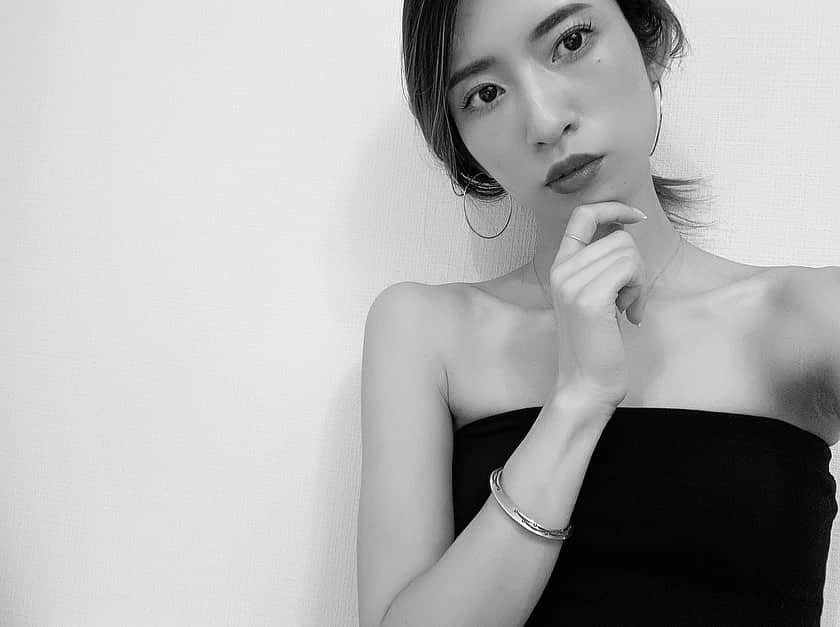 柳めぐみのインスタグラム：「. . 明日で8月も最後ですね。 夏、あっという間だった。 まだまだこの暑さは続きそうだけどね。 最近寝付きがすごく悪かったから今日は早く眠れますように。 . Good night🦋✨ . #早寝早起き #心がけたい #おやすみ #goodnight  #また明日ね」