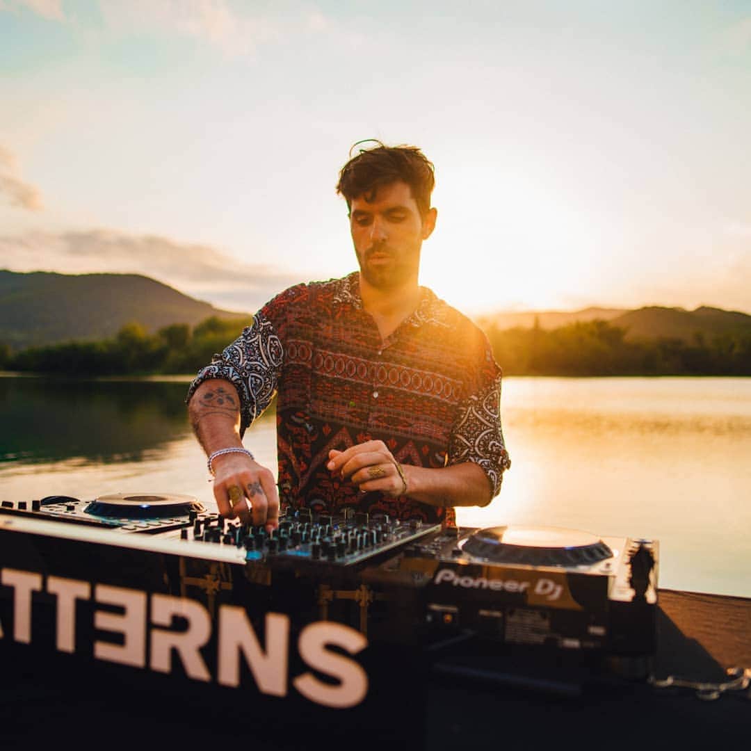 ハイメ・アルグエルスアリのインスタグラム：「A very long week of streamings came to an end. Really looking forward to broadcast them starting today @welcometoabracadabra and then ready for fundraising @beatport #beatportreconnect #togetherforbeirut  @patterns_onair and @playgroundbrc For the largest virtual festival in the world. This was only possible with a great help of friends who have managed to deliver a fantastic production! Muchísimas gracias de corazón a los héroes de esta producción empezando por @balearic_sunrise @a.moles @ctrls303 @funktion_vmsound」