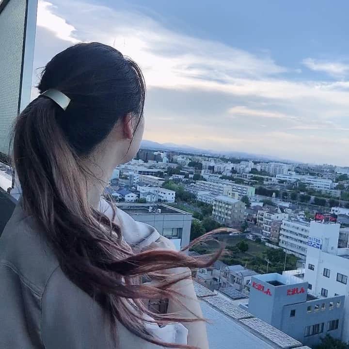 のインスタグラム：「🌳 山へ行きたい！ ・ もっと自然と触れ合いたい。 自然の中で暮らしたい。 ・ ・ 将来の目標は 海と山があるところで 大好きな人たちと 一緒に暮らしたい♪♪ ・ 考えてるだけでワクワク🌱 ・ 大好き💚 ・ ・ ・ #1日1大好き #優美 #ゆうみ #me #昭和感 #大好き #ダイスキ #daisuki #love #❤️」