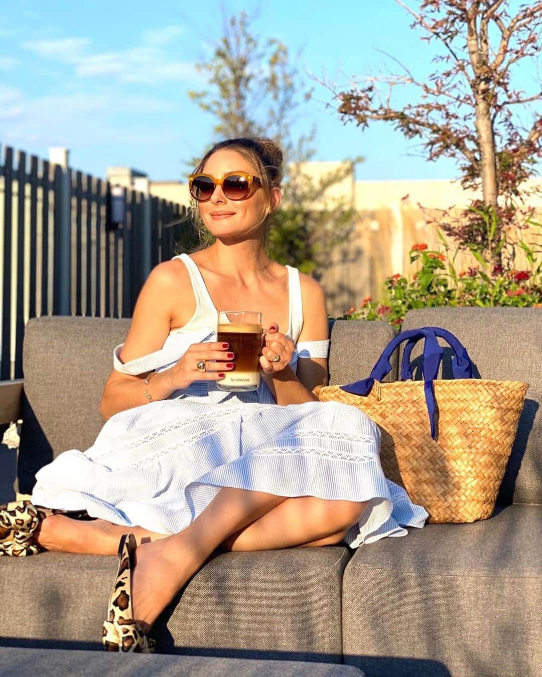 オリヴィア・パレルモのインスタグラム：「What’s better than a summer Sunday in the sun with a @nespresso iced coffee? ☀️🧊☕️ #Ad #SummerWithNespresso」