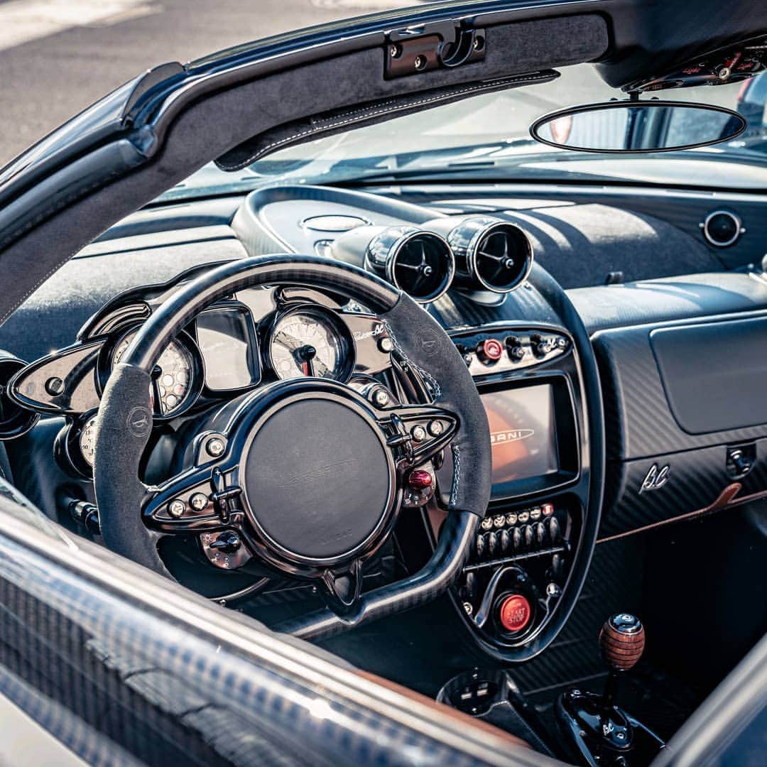 パガーニ・アウトモビリのインスタグラム：「On the Roadster BC, extreme ease of driving is one with meticulous attention to detail.⠀ ⠀ With @doerrgroup at @bilsterberg ⠀ ⠀ #pagani #huayra #roadsterbc」