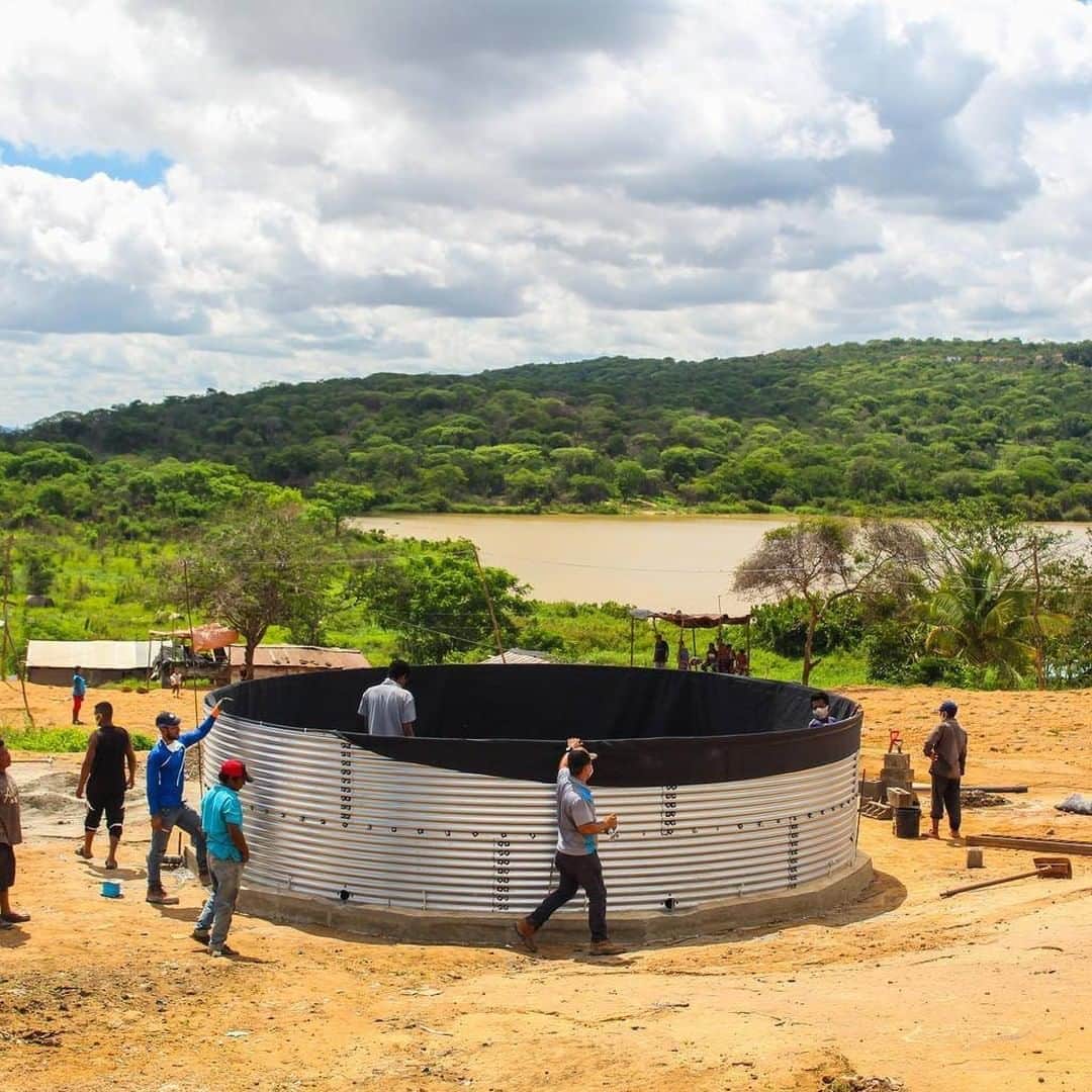 unicefさんのインスタグラム写真 - (unicefInstagram)「We’ve installed a drinking water tank that will provide access to potable water for an estimated 1,500 people per month in Venezuela. With #COVID19 as much of a threat as ever, we’re working to make sure every child has access to clean, safe water.  © UNICEF/Tineo」8月31日 0時45分 - unicef
