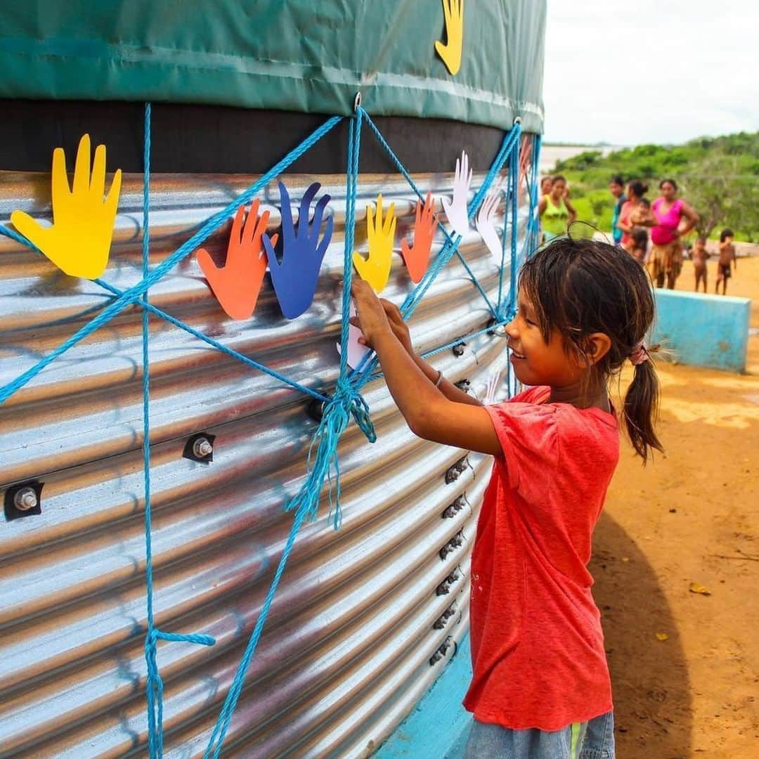 unicefさんのインスタグラム写真 - (unicefInstagram)「We’ve installed a drinking water tank that will provide access to potable water for an estimated 1,500 people per month in Venezuela. With #COVID19 as much of a threat as ever, we’re working to make sure every child has access to clean, safe water.  © UNICEF/Tineo」8月31日 0時45分 - unicef