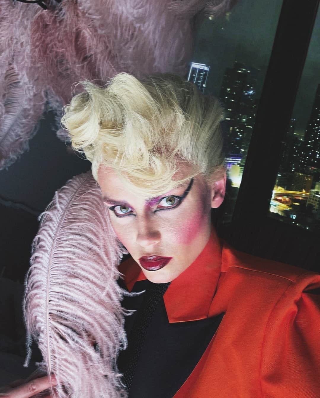 i-Dさんのインスタグラム写真 - (i-DInstagram)「WOW, @natashapoly!!! 💖⁣⁠ ⁣⁠ Hit the link in bio to see @mertalas⁣⁣⁠⁣⁣⁠' photographs of fashions biggest names via FaceTime.⁣⁣⁠⁣ 📲⁣⁠⁣⁠ ⁣⁣⁠⁣⁣⁠⁣⁠ [The Faith In Chaos Issue, no. 360, Summer 2020.]⁣⁣⁣⁣⁣ ⁣⁣⁠⁣⁣⁠⁣⁠ .⁣⁣⁠⁣⁣⁠⁣⁠ .⁣⁣⁠⁣⁣⁠⁣⁠ .⁣⁣⁠⁣⁣⁠⁣⁠ Photography and styling @mertalas⁣⁣⁠⁣⁣⁠⁣⁠ Hair @paulhanlonhair⁣⁠⁣⁣⁠⁣⁠ Casting director @samuel_ellis」8月31日 1時02分 - i_d