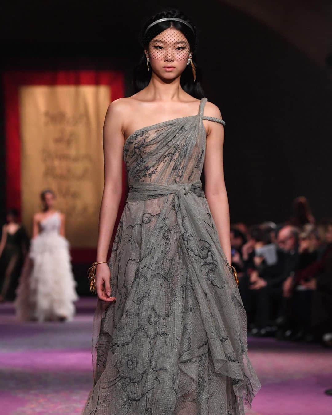 Fashion Weekのインスタグラム：「Greek Goddess energy on @dior's January 2020 #PFW couture runway. 📸 @gettyimages」