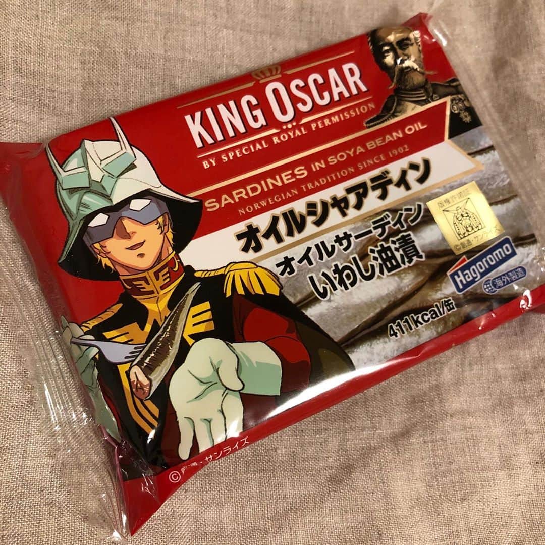 雨月衣のインスタグラム：「ゴルゴサーディンだけじゃなかった！ オイルシャアディンもある！ シャアがあーんって言ってるぞ。 #オイルシャアディン」