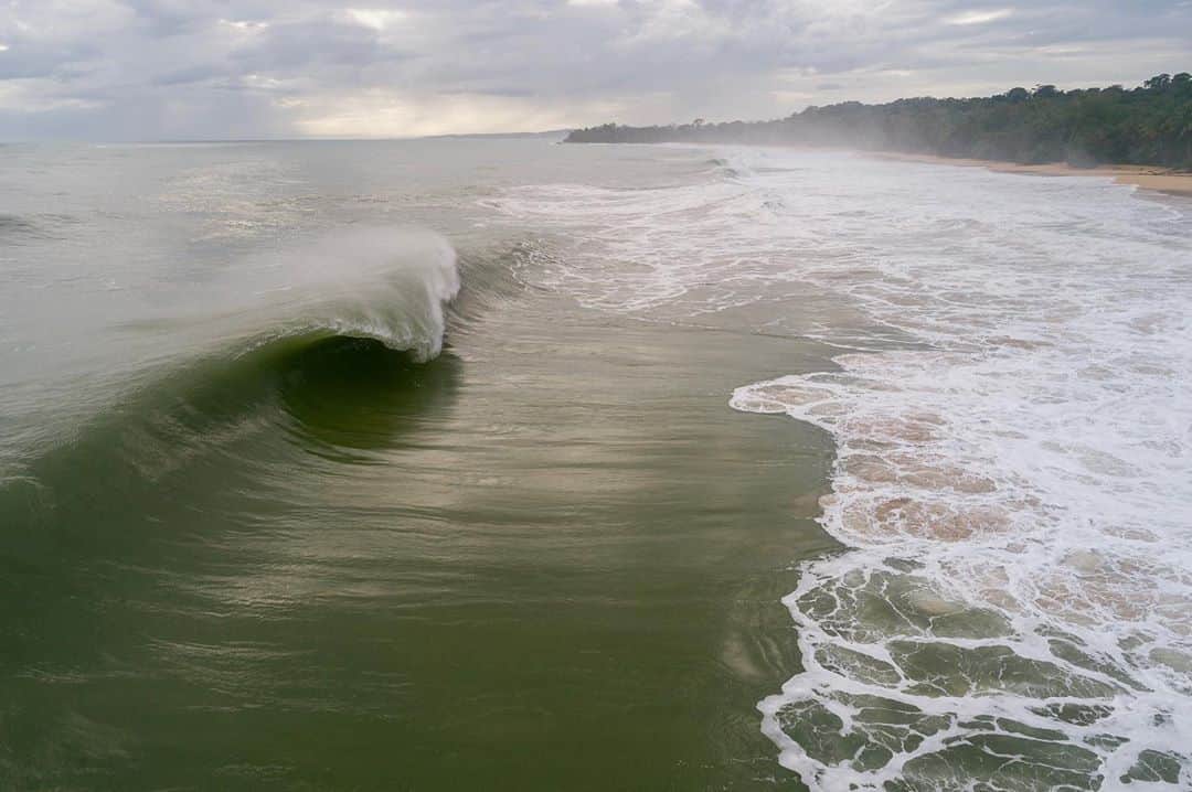 surflineさんのインスタグラム写真 - (surflineInstagram)「An empty lineup and offshore winds from Panama 🇵🇦, 2018.   📷: @miahklein」8月31日 1時14分 - surfline