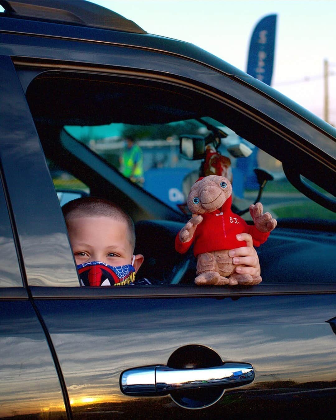 Wal-Mart Stores, Incのインスタグラム：「Drive-in movies 🤝 fave toys 🤝 Walmart having both. Forgot your pillow and blanket, too? That’s what previews are for. 😎 #WalmartDrivein」