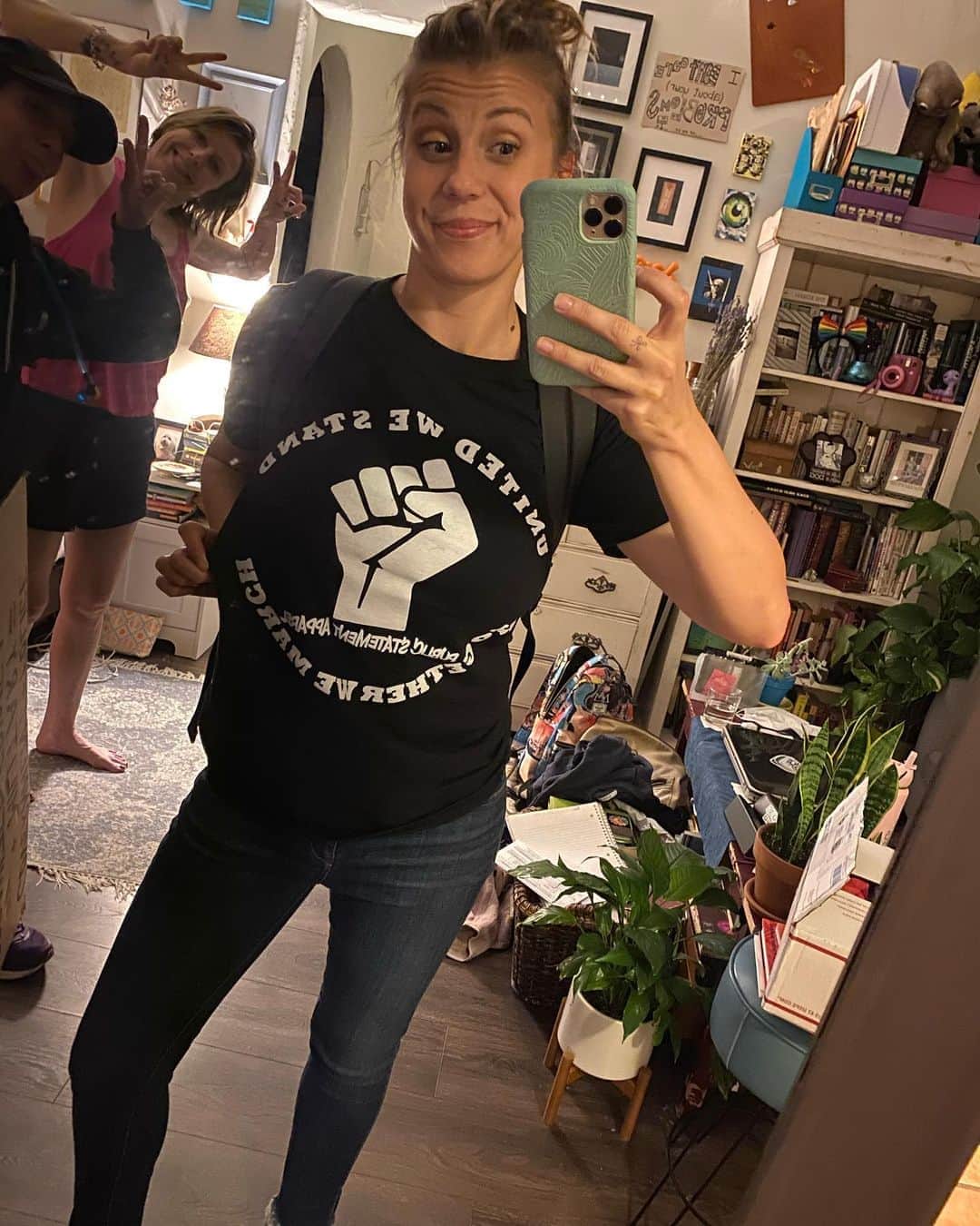 ジョディ・スウィーティンさんのインスタグラム写真 - (ジョディ・スウィーティンInstagram)「“United we stand, Together we march” is what my shirt says (oops, mirror selfie backwards, haha). Got the shirt from @publicstatementapparel and wore it proudly yesterday protesting!! We’re still out there!  Thanks to @caravan4justice @refusefascismla and @black.unity.la for organizing and so proud to be able to support you guys. It’s getting crazier and crazier out there, but we are committed. Can’t stop, won’t stop.」8月31日 1時25分 - jodiesweetin