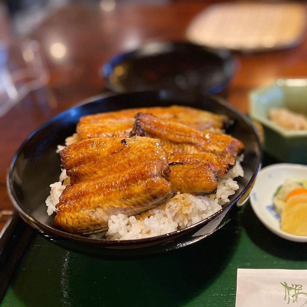 巻上公一さんのインスタグラム写真 - (巻上公一Instagram)「数日前、松本でうなぎを食べました。盛りかたも焼きかたも、小田原や三島と違いますね。」8月31日 2時01分 - koichimakigami