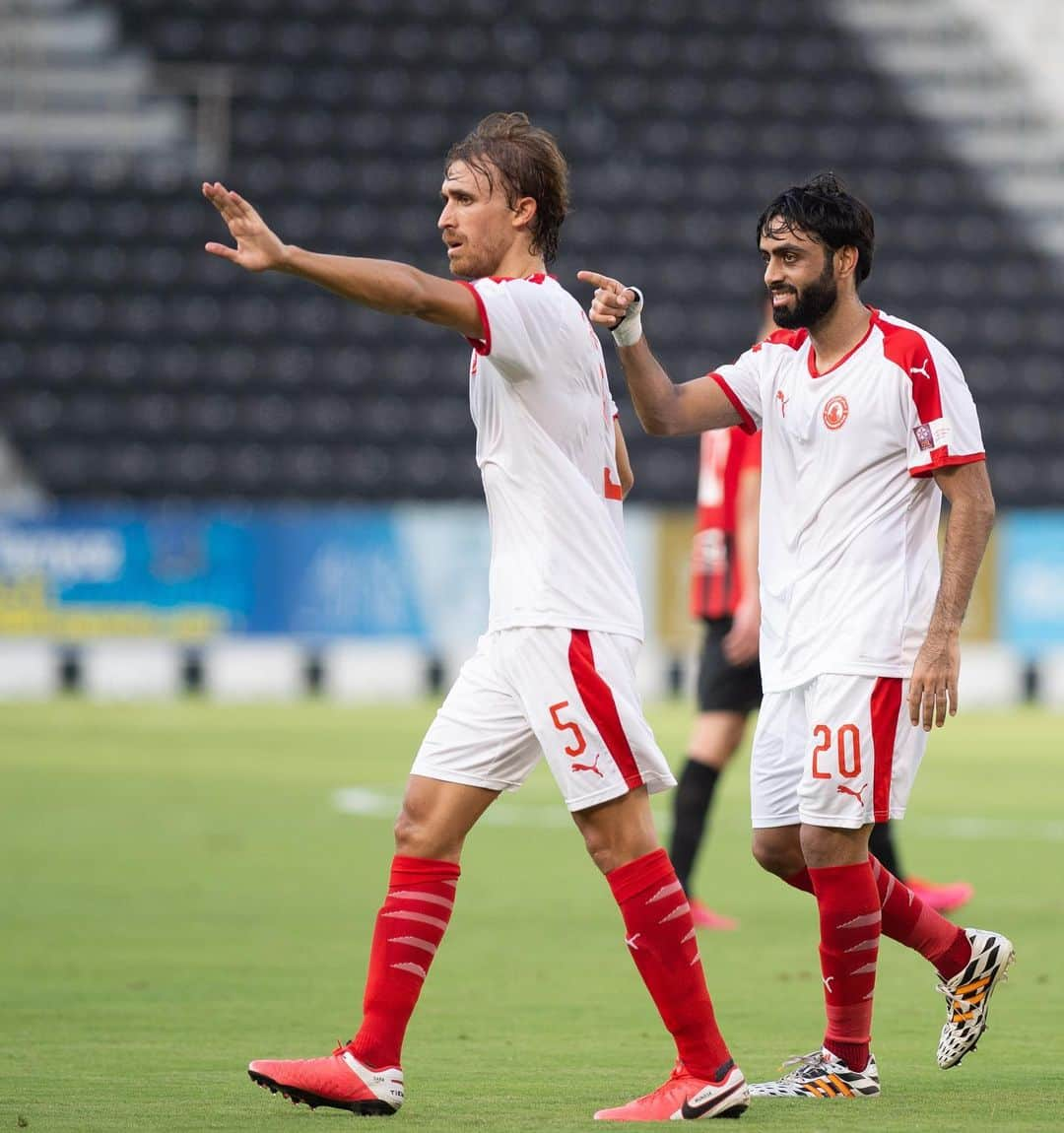 マルク・ムニエッサのインスタグラム：「To the #OoredooCup final 👋🏼 Ready to start the new @qsl season next week 🔴⚪️ C’mon @alarabi_club 💪🏼」