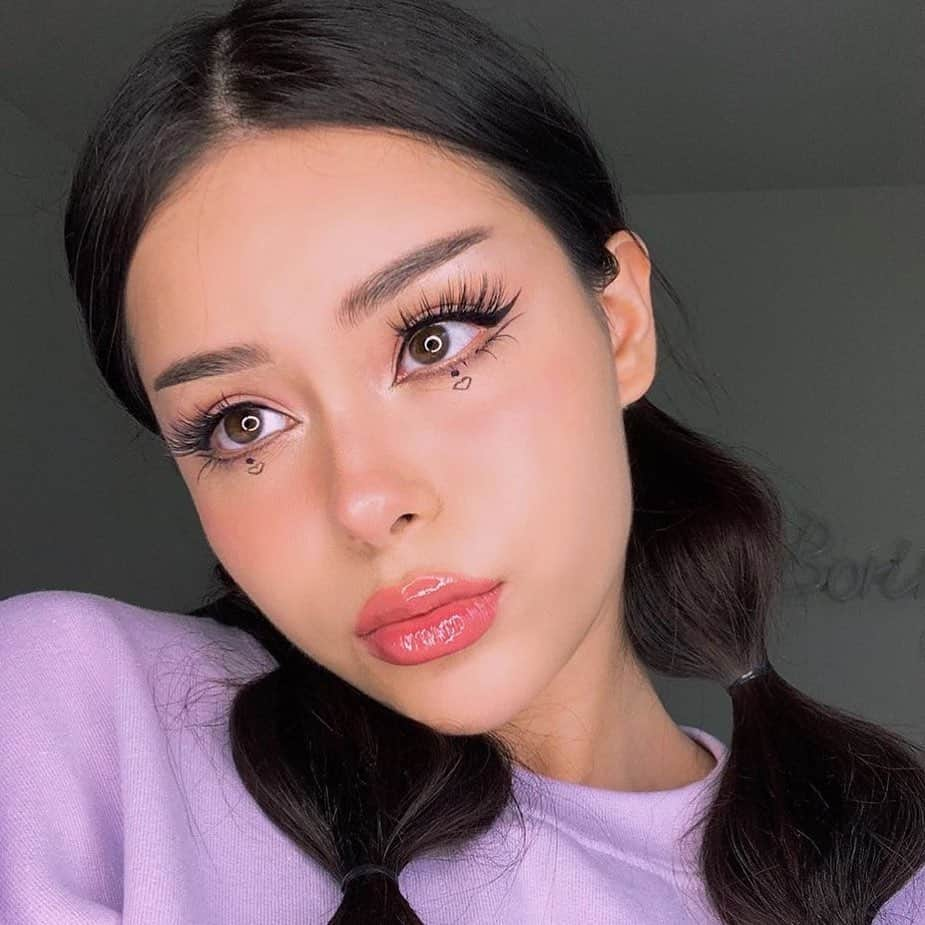 Benefit Cosmeticsさんのインスタグラム写真 - (Benefit CosmeticsInstagram)「@hayley_bui making us want to try straight brows again 🔥 She perfects her brows using #browzings! #regram #friendswithbenefit」8月31日 2時11分 - benefitcosmetics