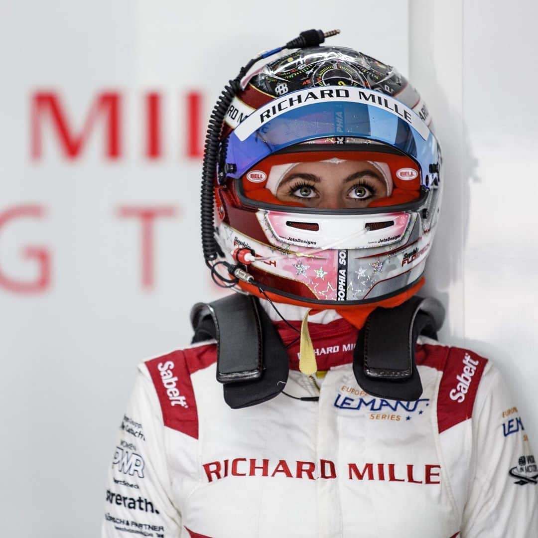 のインスタグラム：「Started my first endurance race with a triple stint (2:20h) last night in Paul Ricard 🇫🇷 Having full wet conditions, damp track, a drying track with getting dark and night driving all at once was the perfect preparation for the BIG ONE in Le Mans in 2,5 weeks 🙃💨 Big thanks to the team @richardmille , @signatech_alpine_elf and @beitskevisser for giving everything 🏁 @24heuresdumans HERE WE COME ✨ 📸 x @boniphoto  #sophia #sophia99 #racegirl #changeagent #racing #motorsport #elms #lemans #RichardMille #FIAWIM」
