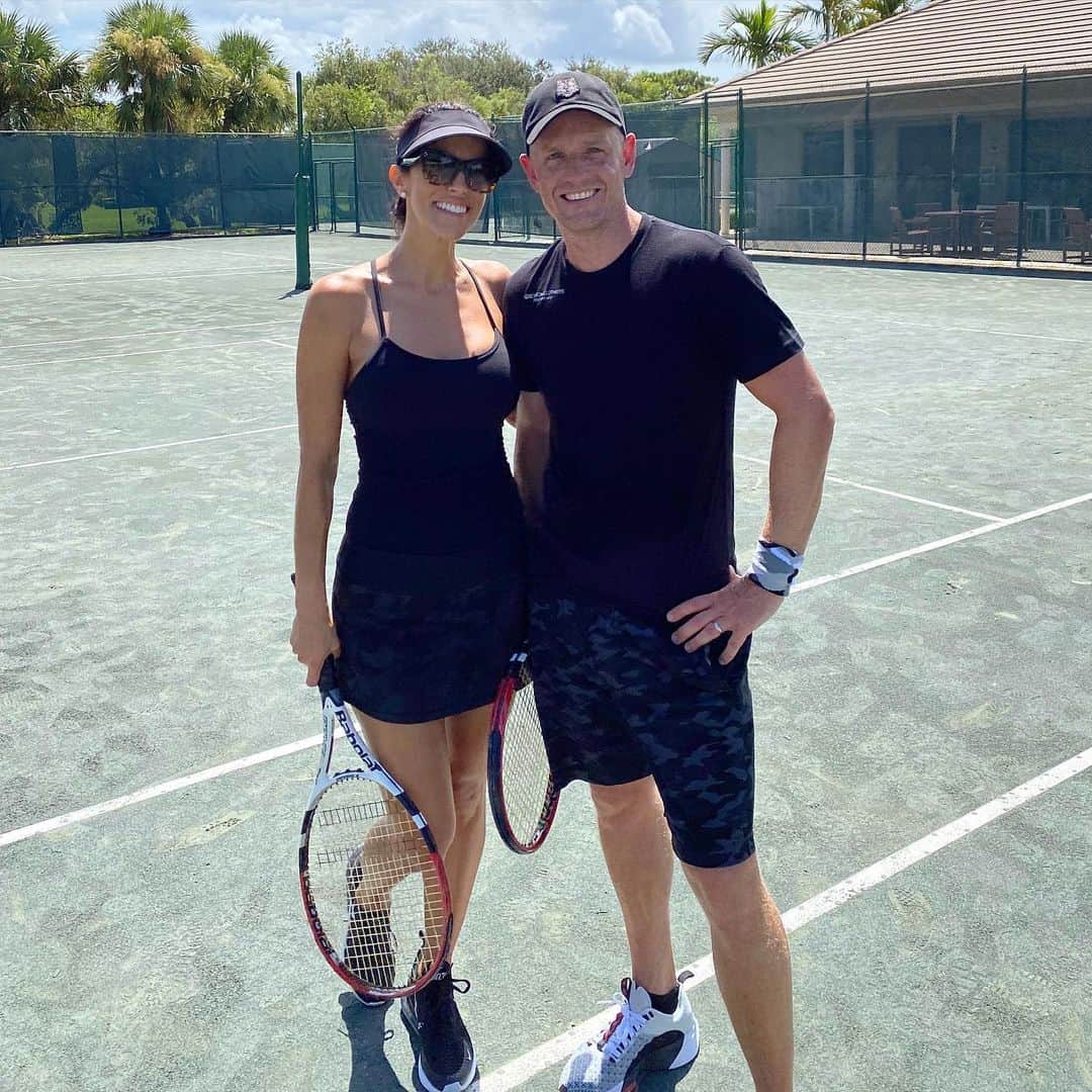 ルーク・ドナルドのインスタグラム：「Loving my doubles partner 😍🎾#tennis #SundaySweat」