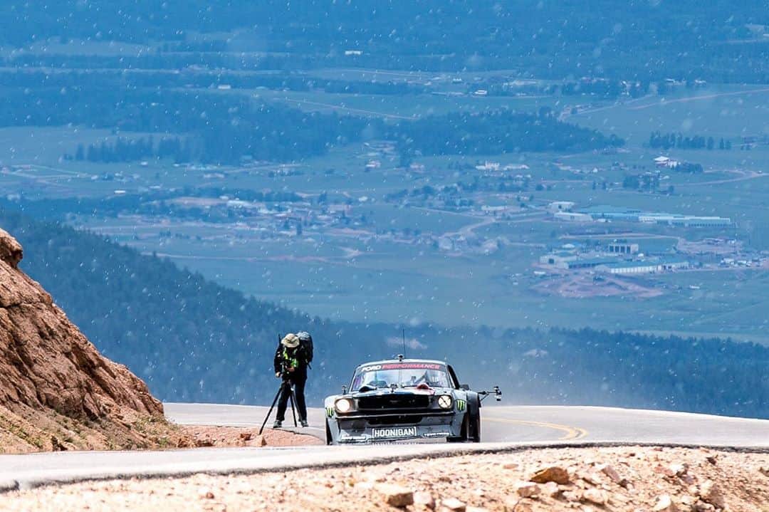 ケン・ブロックさんのインスタグラム写真 - (ケン・ブロックInstagram)「It’s race day at Pikes Peak International Hill Climb - so in honor of that, here’s some BTS shots from Climbkhana: Pikes Peak, with my Ford Mustang RTR Hoonicorn. Good luck to all of our friends competing on the mountain today!」8月31日 2時54分 - kblock43