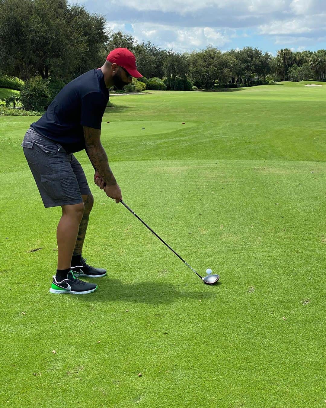 カルロス・ブーザーのインスタグラム：「Sunday Funday... #HOLDAT ⛳️」