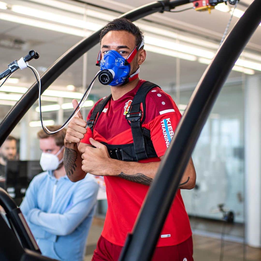 カリム・ベララビのインスタグラム：「Back to work 💪🏾  Freue mich, dass es wieder losgeht ⚽️💯💪🏾 @bayer04fussball」