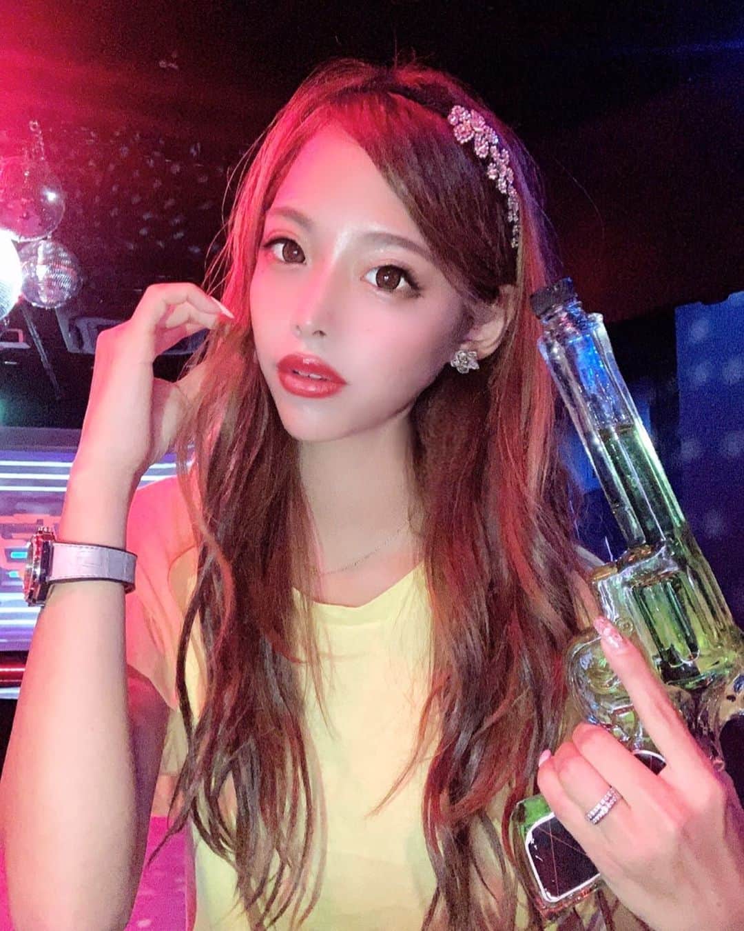 姫咲りさのインスタグラム：「🔫🔫🔫🔫🔫🔫  nagoya #錦3 #錦華 #キャバクラ #キャバクラ嬢 #ドレス #セット #巻き下ろし #六本木#歌舞伎町 #新宿 #大阪 #新地 #シャンパン #お酒 #お酒好きな人と繋がりたい #加工の仕方 #l4 #l4likes #lfl #followｍe #followforfollowback #姫咲りさ」