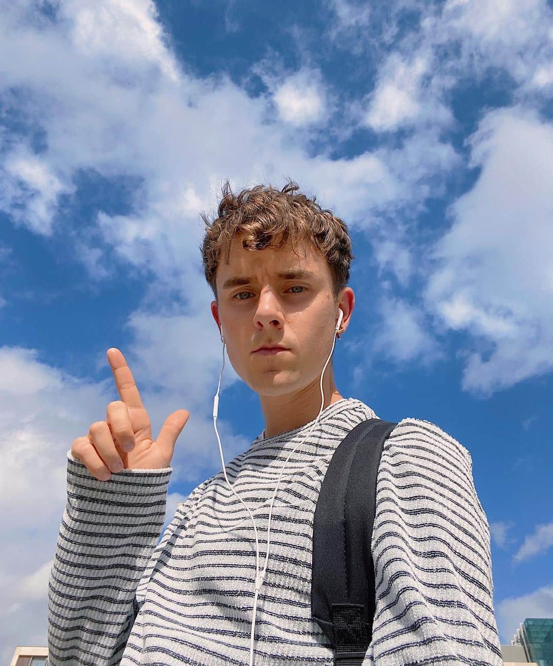 コナー・フランタのインスタグラム：「the vitamin d has been located 🌞🌱🌧」