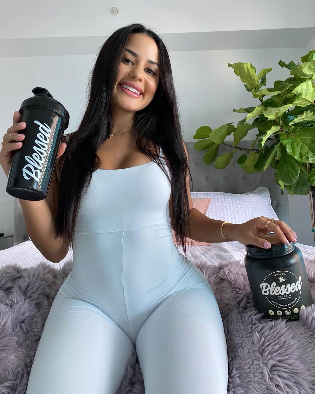 Katya Elise Henryさんのインスタグラム写真 - (Katya Elise HenryInstagram)「You’re not drinking Blessed Protein? I feel bad for you son... you got 99 problems, and I guess your protein is one. 😝 • •  On top of the delicious taste. We formulated our protein to make you feel good and settled, not bloated and achy, all while giving you 23gs of pure protein. Not only is it what’s in the protein, but it’s also what's NOT in our protein that sets Blessed apart; zero artificial additives, sweeteners, grit or digestive enzymes. So even if you have a sensitive stomach, we have your back! ❤️ go to ehplabs.com and get you some today! Don’t forget to use my code KATYA10 to save you some $!」8月31日 3時18分 - katyaelisehenry