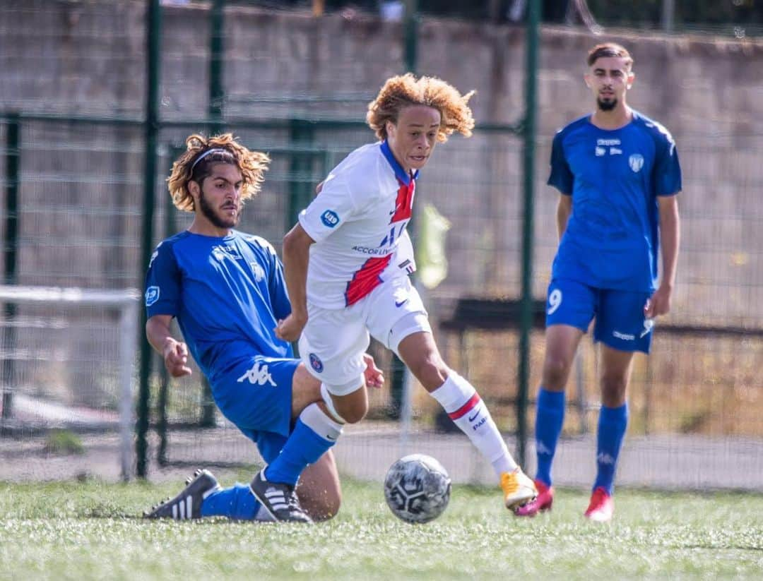 シャビ・シモンズさんのインスタグラム写真 - (シャビ・シモンズInstagram)「🦁 : : : : : : : #icicestparis #keeppushing #footballdreams #everydayisdayone #fútbol #sport #team #football #soccer #love #player #lovethisgame #attitude #passion #happy #psg #paris #motivation #gogoles #futbol #nike #xavi #xs #xavisimons #allezparis #smile #allez #allezpsg #weareback #back」8月31日 3時53分 - xavisimons