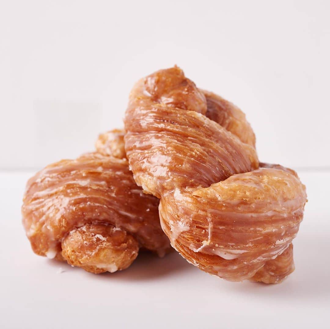 のインスタグラム：「Flaky Donut is for the real ones. Who loves this pastry?」