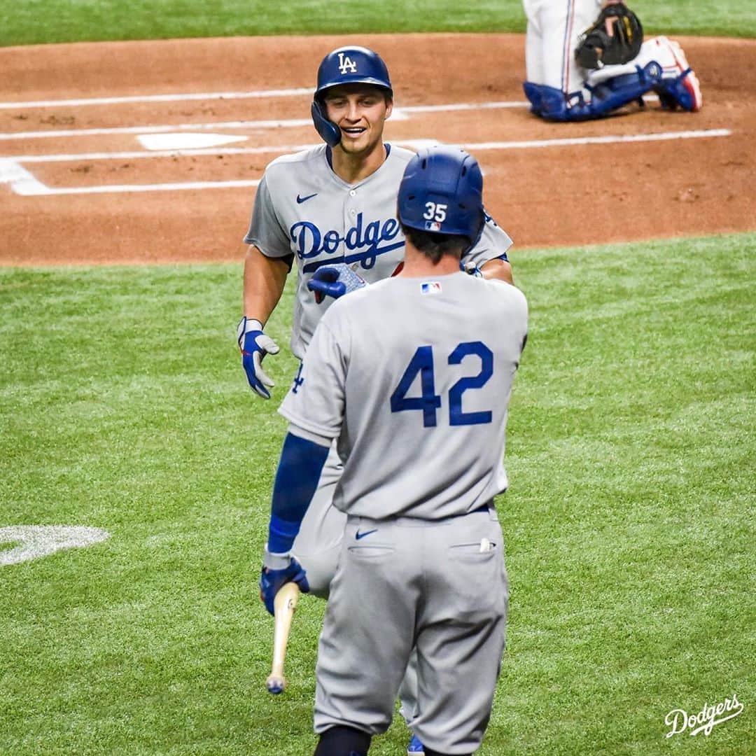 Los Angeles Dodgersさんのインスタグラム写真 - (Los Angeles DodgersInstagram)「@coreyseager5 stays ready.」8月31日 4時03分 - dodgers