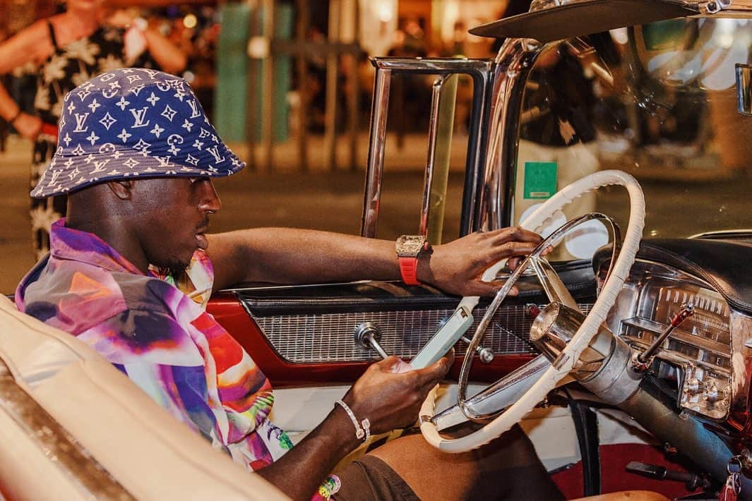 バンジャマン・メンディのインスタグラム：「Happiness is a way of travel, not a destination 🚗❤️」