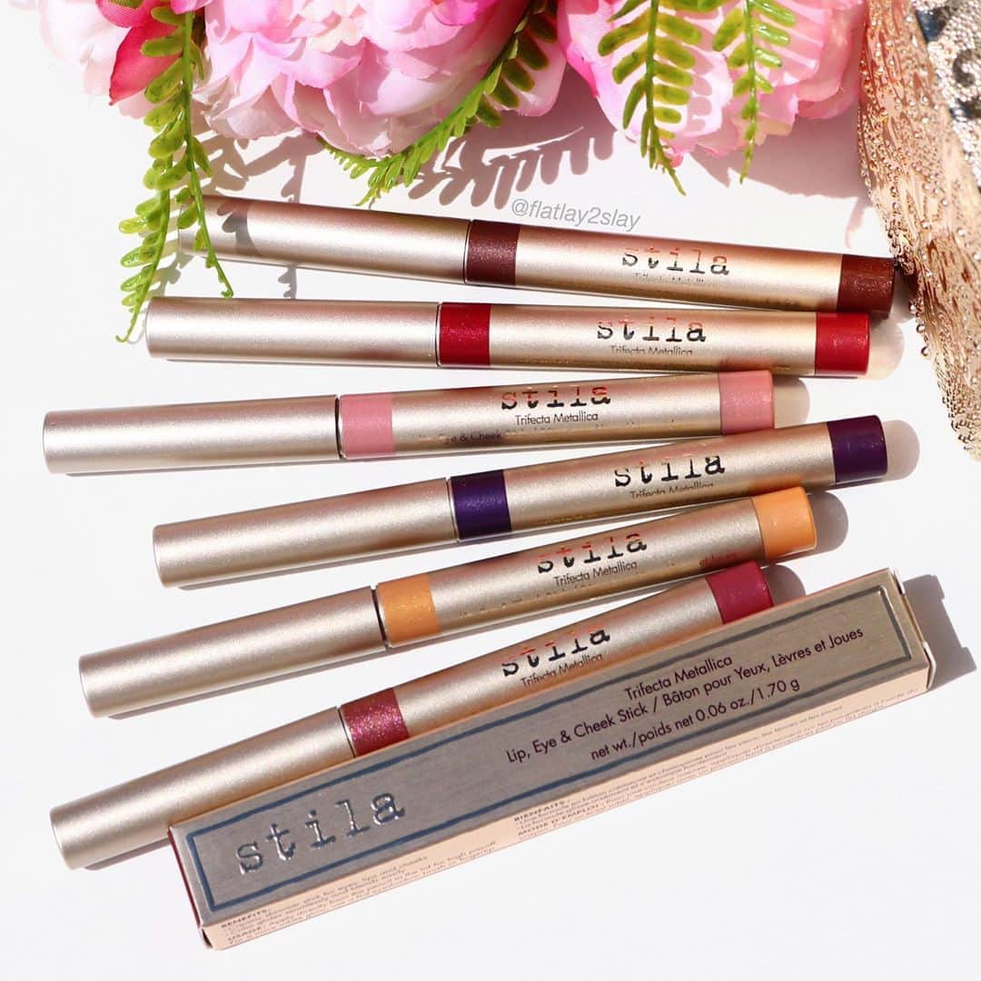 Stila Cosmeticsさんのインスタグラム写真 - (Stila CosmeticsInstagram)「Double tap on your fave Trifecta Metallica shade! This game-changing three-in-one adds subtle shine or full opaque pigment.  Did we mention it’s vegan?  Shop all 6 shades now at stilacosmetics.com. 📸 : @flatlay2slay . . #bohemianrenaissance #stilarenaissance #fall2020 #trifecta #new #eyeshadow #blush #lipstick #multipurpose」8月31日 4時11分 - stilacosmetics