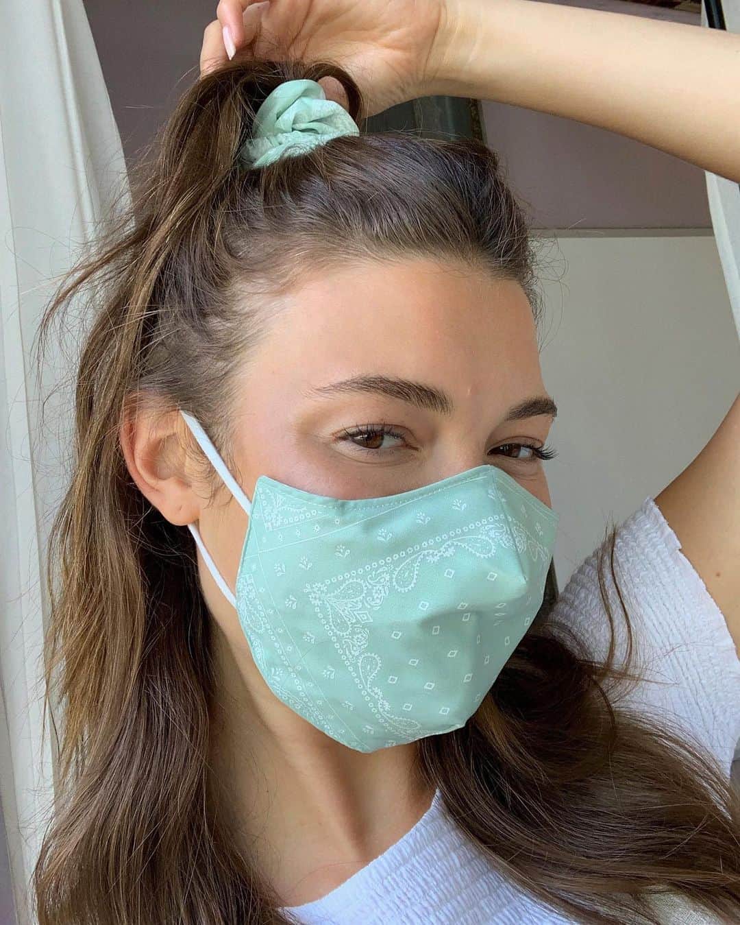 freepeopleさんのインスタグラム写真 - (freepeopleInstagram)「Say goodbye to “maskne” (you know, the acne caused by your new everyday accessory). We spoke to celebrity dermatologist Dr. Elyse Love on how to combat and prevent those pesky blemishes. Link in bio. #fpbeautyandwellness」8月31日 4時33分 - freepeople