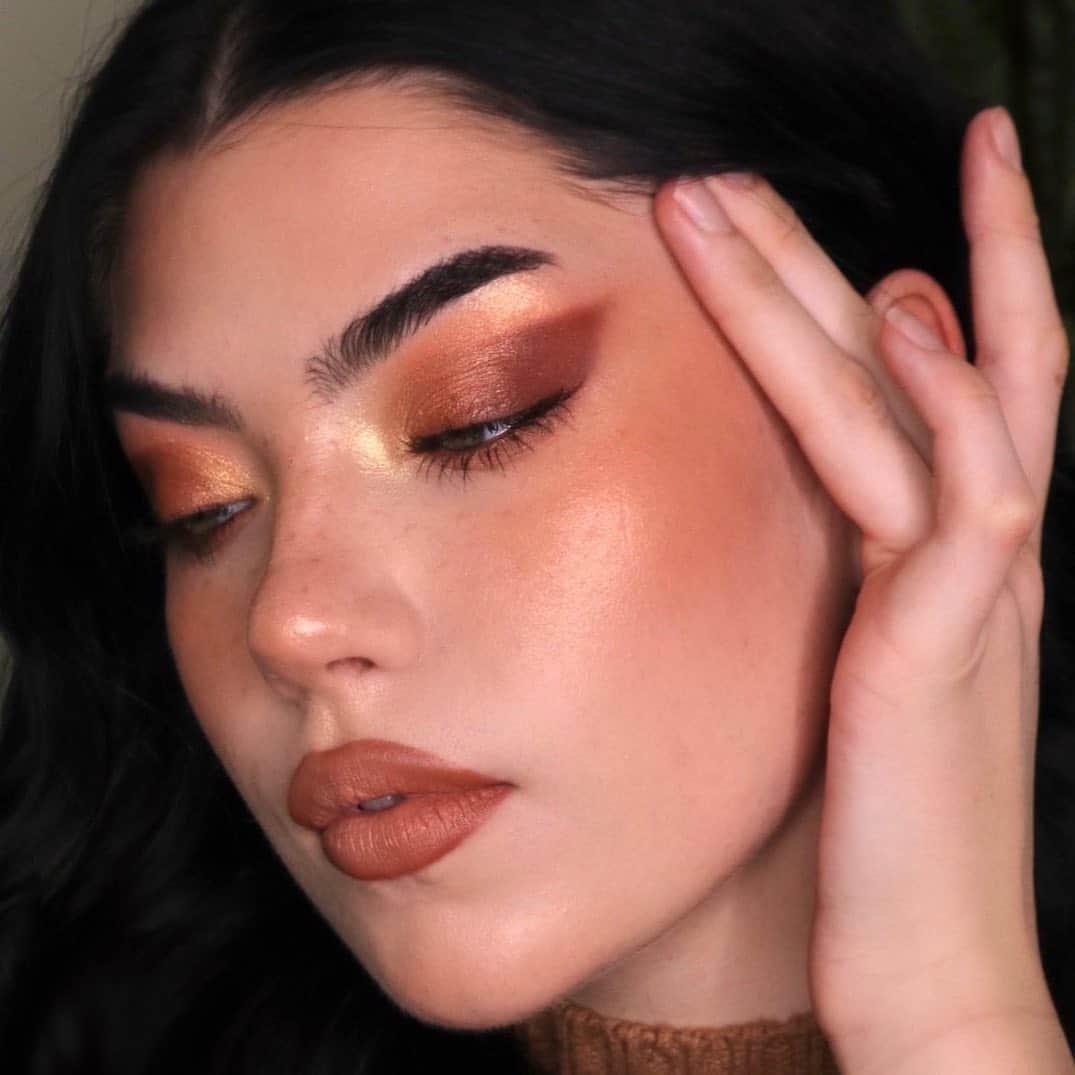 BH Cosmeticsさんのインスタグラム写真 - (BH CosmeticsInstagram)「Wing inspired by the Windy City 🍃 @makeupbytrinn is showing off her hustle in NEW bronze shadows from the Chillin’ in Chicago palette 🤗 Available only at @ultabeauty! #bhcosmetics」8月31日 4時34分 - bhcosmetics