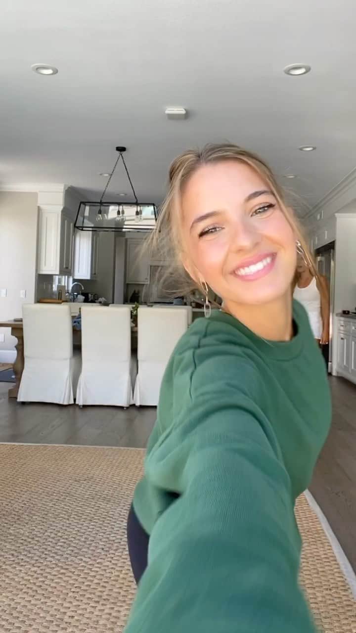 Brent Riveraのインスタグラム：「She changed up real quick 😂 @lexibrookerivera」