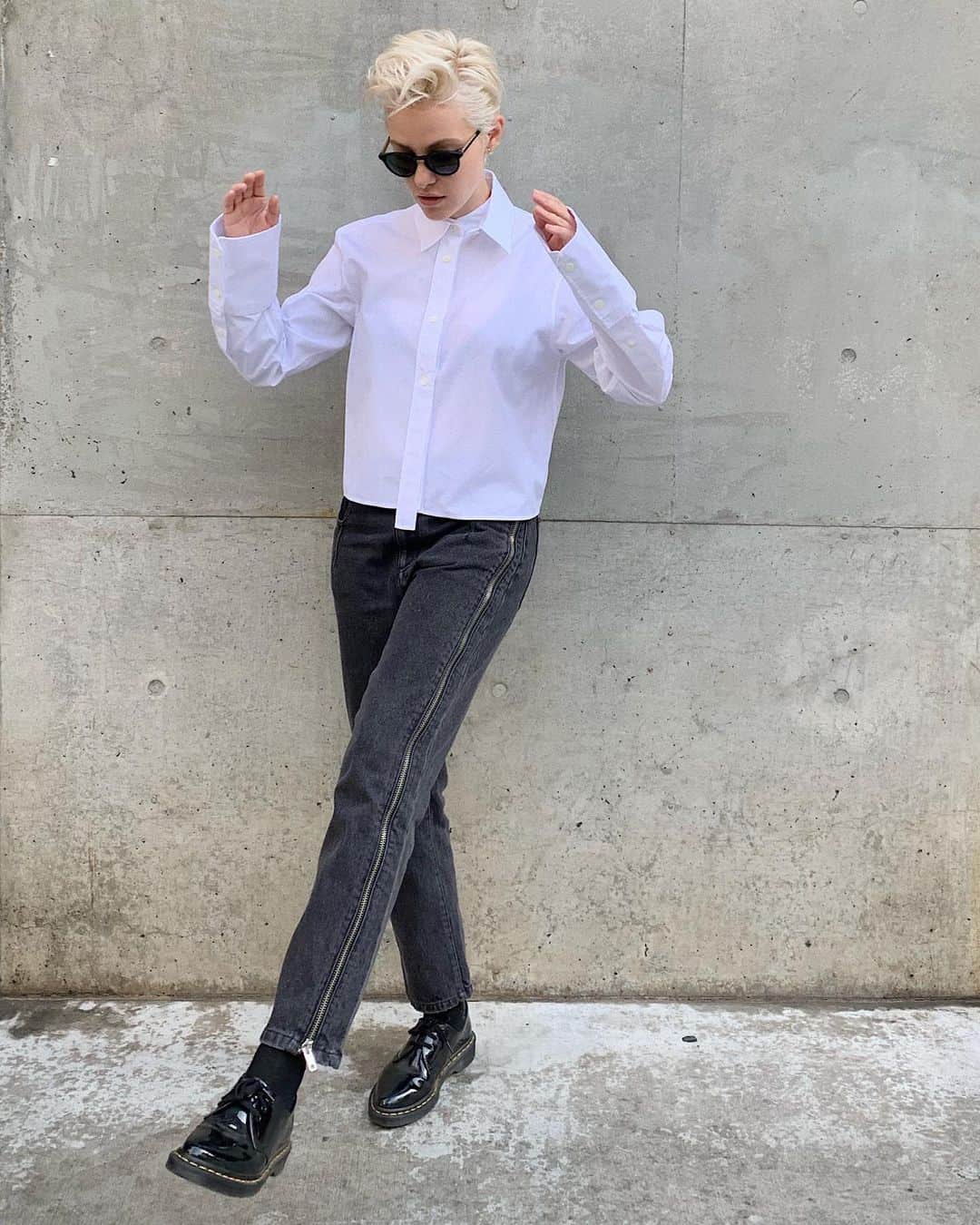 Brittenelle Fredericksさんのインスタグラム写真 - (Brittenelle FredericksInstagram)「first pair of jeans in months has me feelin 😏 @shopbop #shopbop #FavoriteFits #ad」8月31日 4時40分 - brittenelle