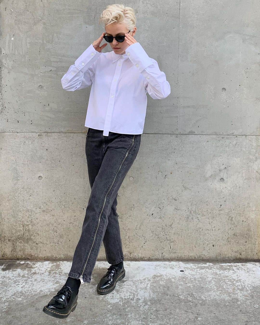 Brittenelle Fredericksさんのインスタグラム写真 - (Brittenelle FredericksInstagram)「first pair of jeans in months has me feelin 😏 @shopbop #shopbop #FavoriteFits #ad」8月31日 4時40分 - brittenelle