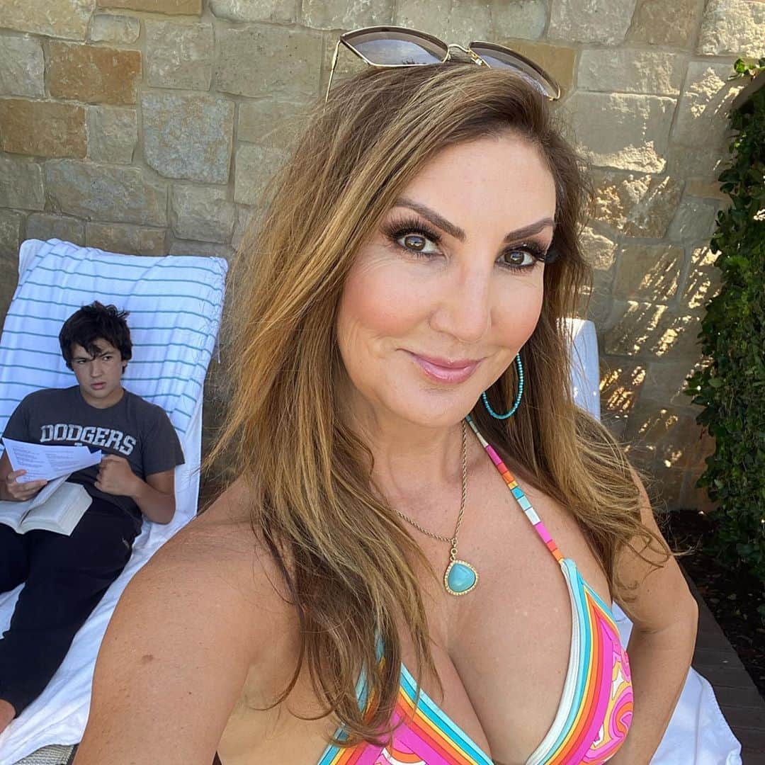 ヘザー・マクドナルドのインスタグラム：「I caught my son reading! Greatest day ever! Zoom school here we come! Swipe for the discovery and pina cocktail.」