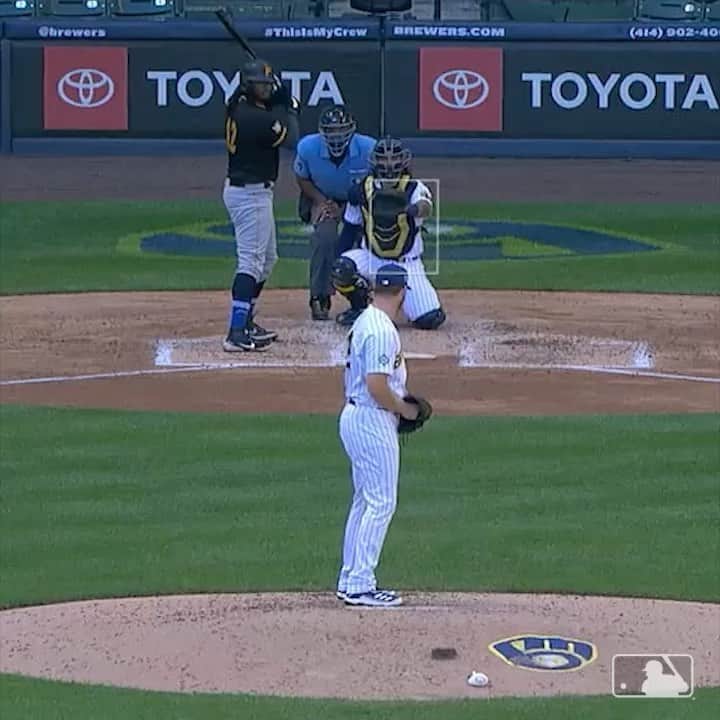 ピッツバーグ・パイレーツのインスタグラム：「JOSH BELL JUST HIT A CAR 😳」