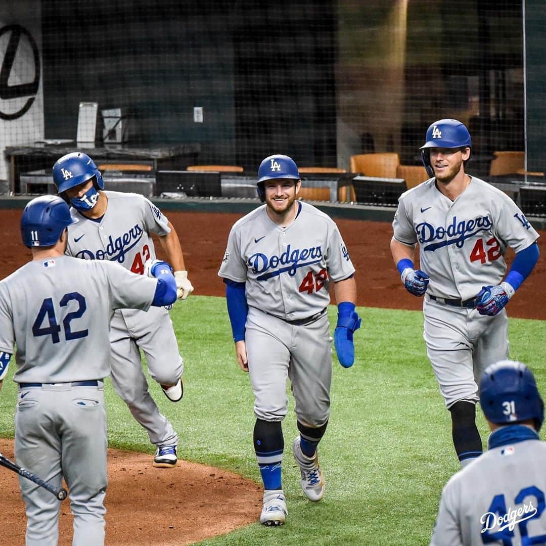 Los Angeles Dodgersさんのインスタグラム写真 - (Los Angeles DodgersInstagram)「Breaking records.⁣ 🔥 ⁣ With homers from @will.smith and @cody_bellinger, the Dodgers set the franchise record (56) then the NL record (57) for homers in a month.」8月31日 5時05分 - dodgers