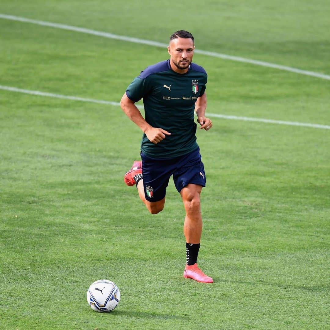 ダニーロ・ダンブロージオさんのインスタグラム写真 - (ダニーロ・ダンブロージオInstagram)「Sempre un grande orgoglio 🇮🇹 🙏🏼 @azzurri #italia#nationsleague @claudiovillaphotographer 📸」8月31日 5時20分 - danilodambrosioreal