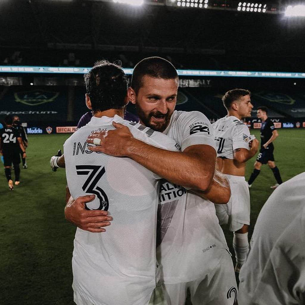 エミリアーノ・インスアさんのインスタグラム写真 - (エミリアーノ・インスアInstagram)「@lagalaxy 3 - 2 @sjearthquakes  💪💪💪💪 Great team effort!  #CaliforniaisLA #LAisbluewhitegold 💙🤍💛」8月31日 5時28分 - emilianoinsua