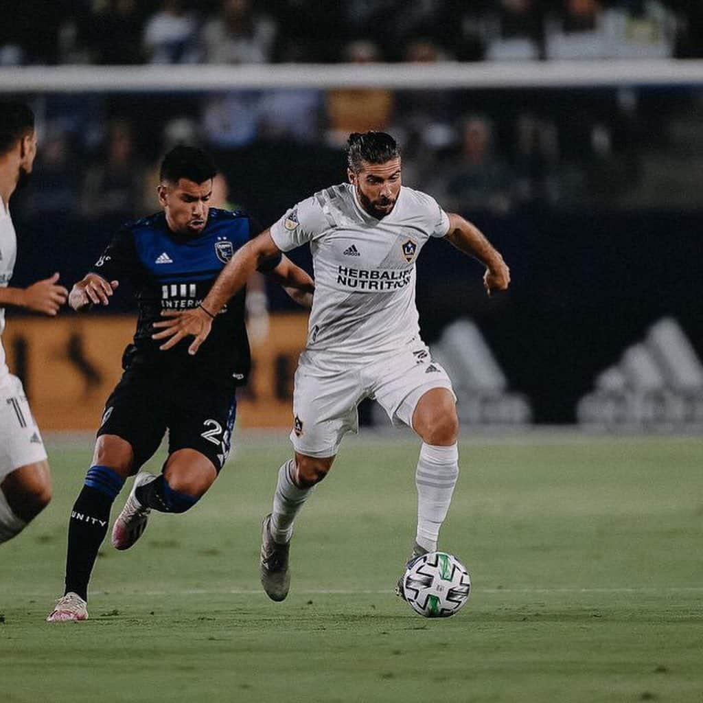 エミリアーノ・インスアのインスタグラム：「@lagalaxy 3 - 2 @sjearthquakes  💪💪💪💪 Great team effort!  #CaliforniaisLA #LAisbluewhitegold 💙🤍💛」