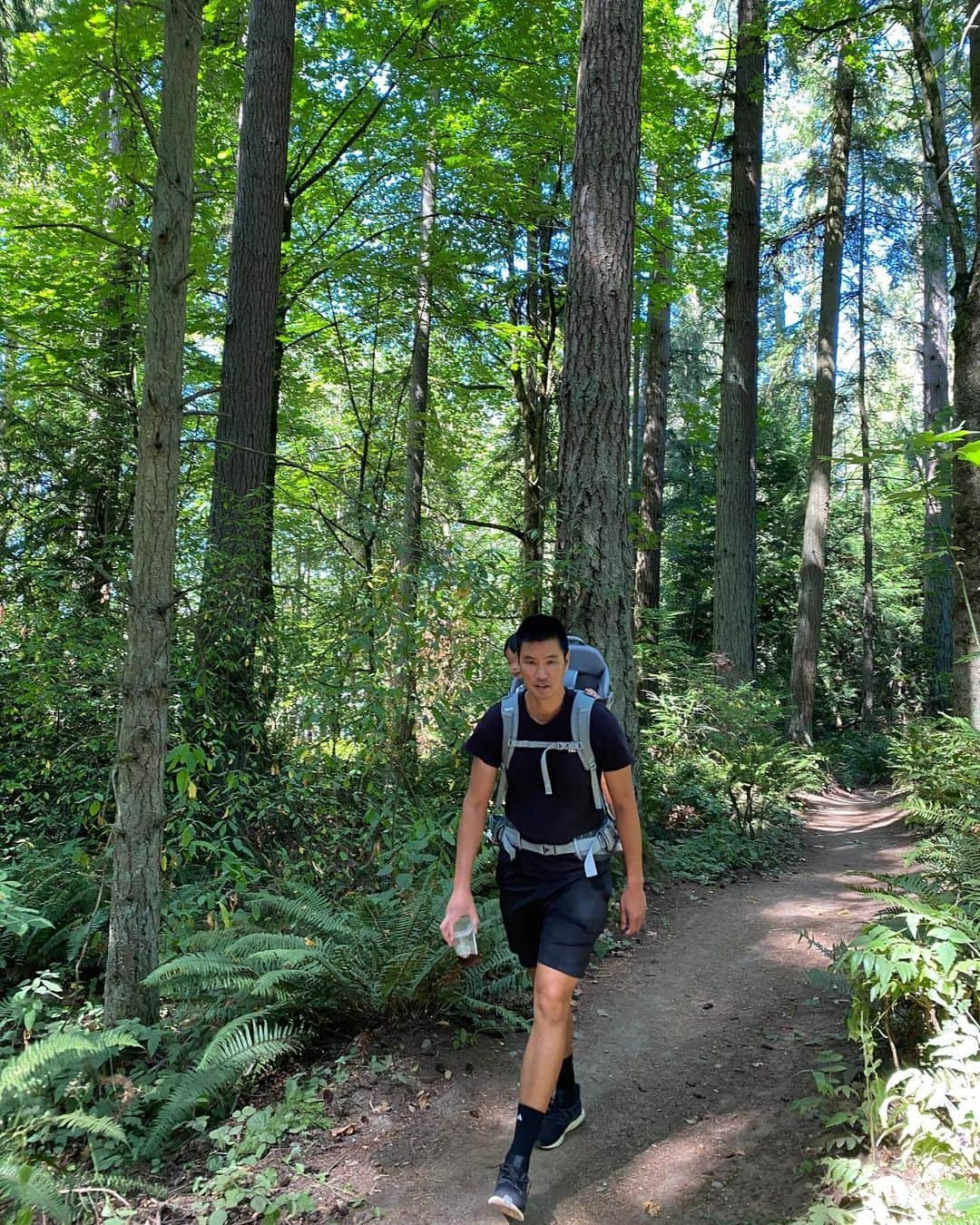 ヘリム・パクさんのインスタグラム写真 - (ヘリム・パクInstagram)「- 리아와 엄마아빠의 첫 하이킹🥾⛰ Hiking back carrier에 처음 타는데도, 안울고 잘 타준 리아😊 리아 이렇게 등뒤에 메고 하이킹하는게 아빠 꿈이었는데, 드디어 이뤘네💙 오늘은 처음이라, 짧은 코스였지만, 앞으로 더 많은 곳으로 하이킹 다니자. . . . #첫하이킹 #리아네 #시애틀맘 #등산캐리어 #hiking」8月31日 6時17分 - iam_hyepark