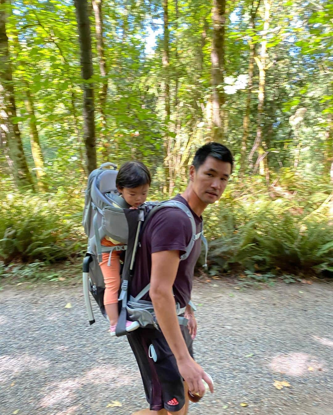 ヘリム・パクさんのインスタグラム写真 - (ヘリム・パクInstagram)「- 리아와 엄마아빠의 첫 하이킹🥾⛰ Hiking back carrier에 처음 타는데도, 안울고 잘 타준 리아😊 리아 이렇게 등뒤에 메고 하이킹하는게 아빠 꿈이었는데, 드디어 이뤘네💙 오늘은 처음이라, 짧은 코스였지만, 앞으로 더 많은 곳으로 하이킹 다니자. . . . #첫하이킹 #리아네 #시애틀맘 #등산캐리어 #hiking」8月31日 6時17分 - iam_hyepark