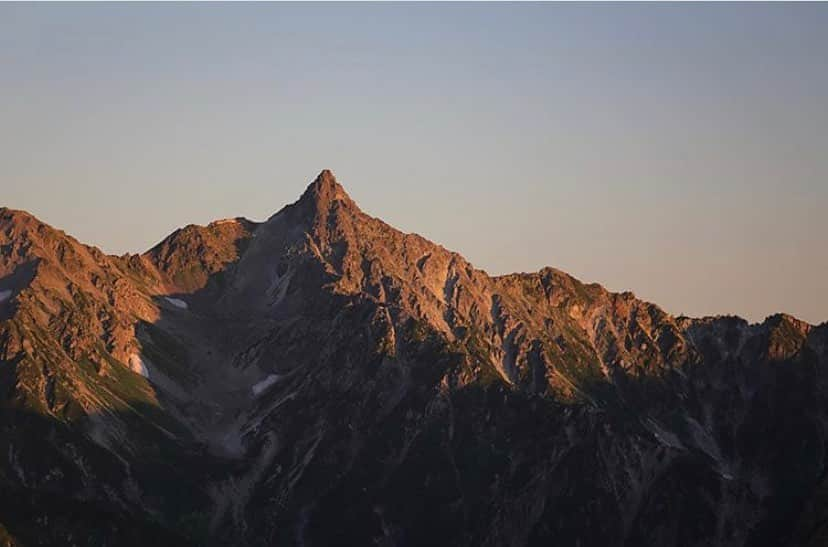 登山*トレッキング*アウトドア『.HYAKKEI』さんのインスタグラム写真 - (登山*トレッキング*アウトドア『.HYAKKEI』Instagram)「なんとも美しい槍ヶ岳です。﻿ 光のつくる陰影がかっこいいですね！﻿ 登りたい……﻿ ﻿ ﻿ photo by @kumiiiii  ﻿ あなたの山の思い出picを#hyakkeime で投稿してください！みんなで素敵なお山ギャラリーをつくりましょー！﻿ ﻿ ﻿ ﻿ #登山好きな人と繋がりたい #登山 #山登り #山歩き #山ガール #登山女子 #山ボーイ #山バカ #landscape #絶景 #日本の絶景 #as_archive #vsco #reco_ig #光と影 #広角 #空 #sky #自然美 #夏山 #日の出 #北アルプス #槍ヶ岳 #蝶ヶ岳」8月31日 17時07分 - hyakkei_me