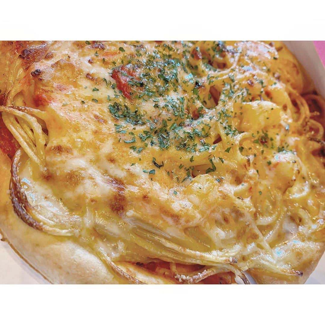 加藤咲希のインスタグラム：「ディズニーで食べたこのピザパスタ美味しかったからまた食べたいなぁ💭 . . . . . . . . #nicola #ニコラ #モデル #ニコモ #ニコラモデル #加藤咲希 #かとぅ #かとっこ🐱🌸 #高校生 #高校生モデル #jk #jkモデル #レプロ #レプロエンタテインメント #黒髪 #ロブ #外ハネ #ダッフィー #duffy #ディズニーシー #ディズニー #disney #ピザパスタ」
