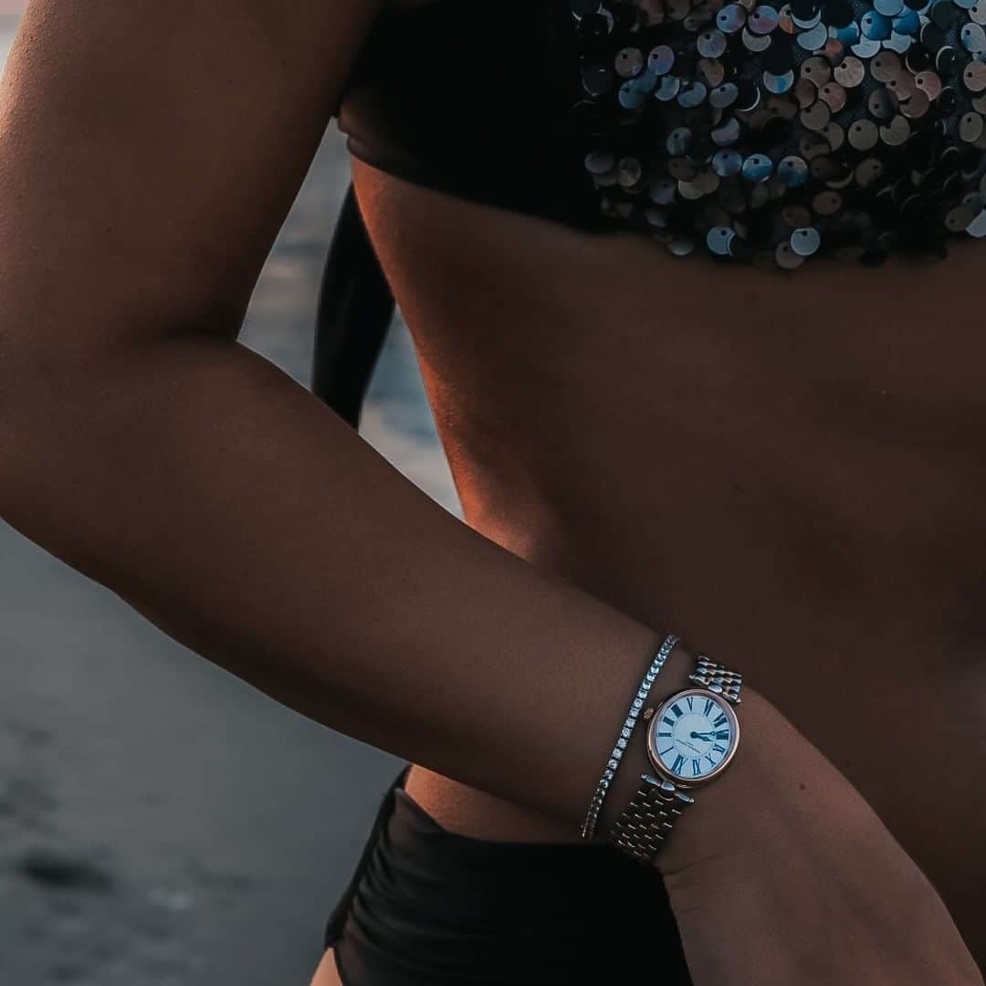 のインスタグラム：「Looks like this watch is the perfect accessory to wear to the beach !  #FrederiqueConstant #artdecoclassics  #AccessibleLuxury Check our bio to find out more about this watch. ⌚  Classics Art Déco Oval FC-200MPW2V2B. . . . . #LadiesWatch #outfitoftheday #lookbook #dailylook #fashiondiaries #fashiongram #AccessibleLuxury #SwissGoods #SwissMade #HandMade #AffordableLuxury #Manufacture #SwissMadeWatches #SwissQuality #ManufactureWatch #SavoirFaire #Fashion #ootd #luxurylife #luxurylifestyle #watches #watch #designer  #luxe #lux #gold #classy」