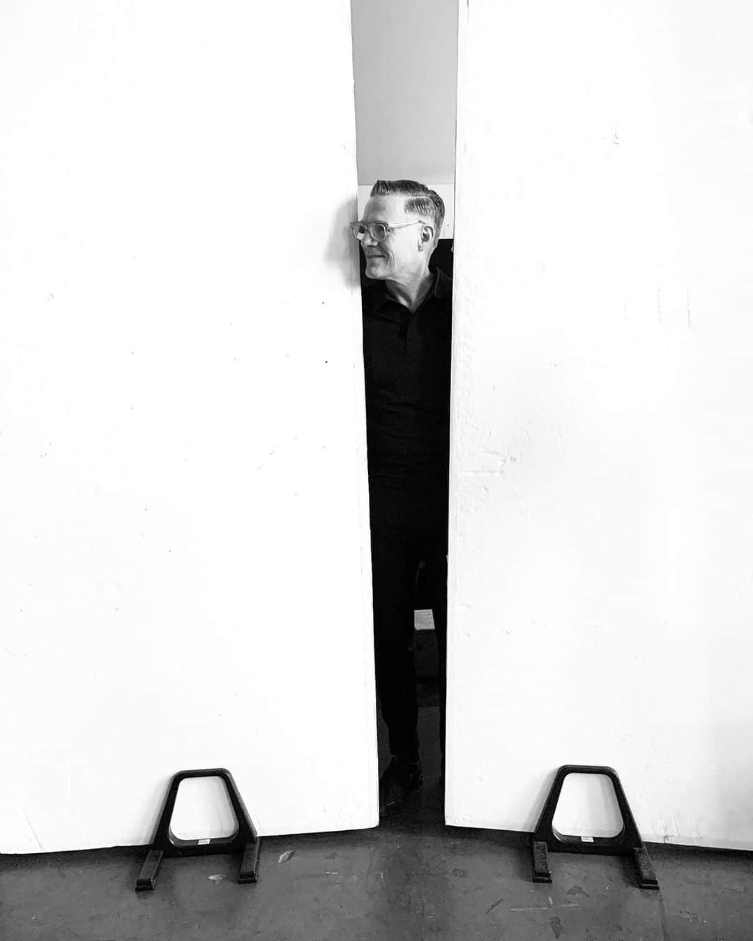 ブライアン・アダムスのインスタグラム：「Somewhere in a studio in Berlin #berlin #photostudio」