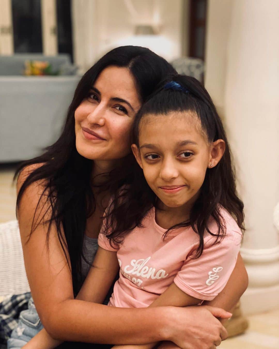 カトリーナ・カイフのインスタグラム：「Sairu and me ❤️from 👶 to 👧」
